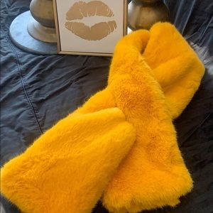 NWT!! Faux fur scarf